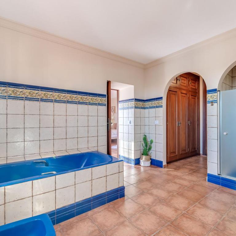 Classic 5 BDRM Andalucian Villa w Pool & Sea View - Villa with Private Pool - 24