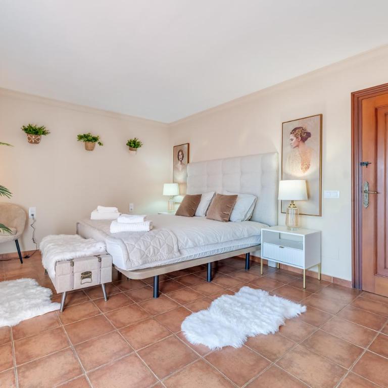 Classic 5 BDRM Andalucian Villa w Pool & Sea View - Villa with Private Pool - 17
