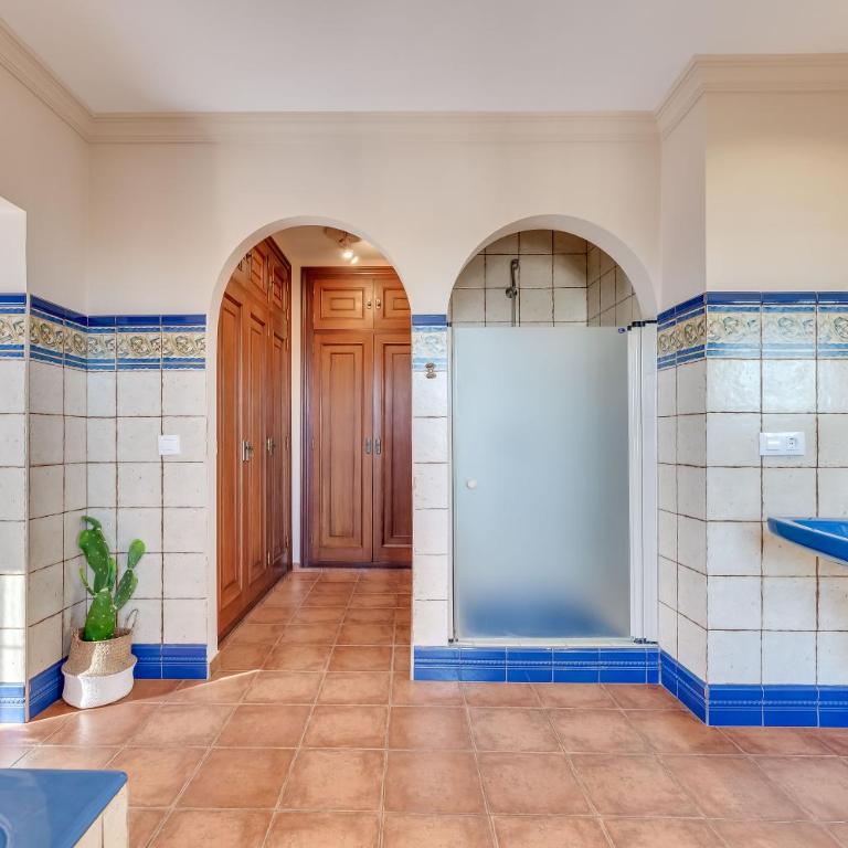 Classic 5 BDRM Andalucian Villa w Pool & Sea View - Villa with Private Pool - 22