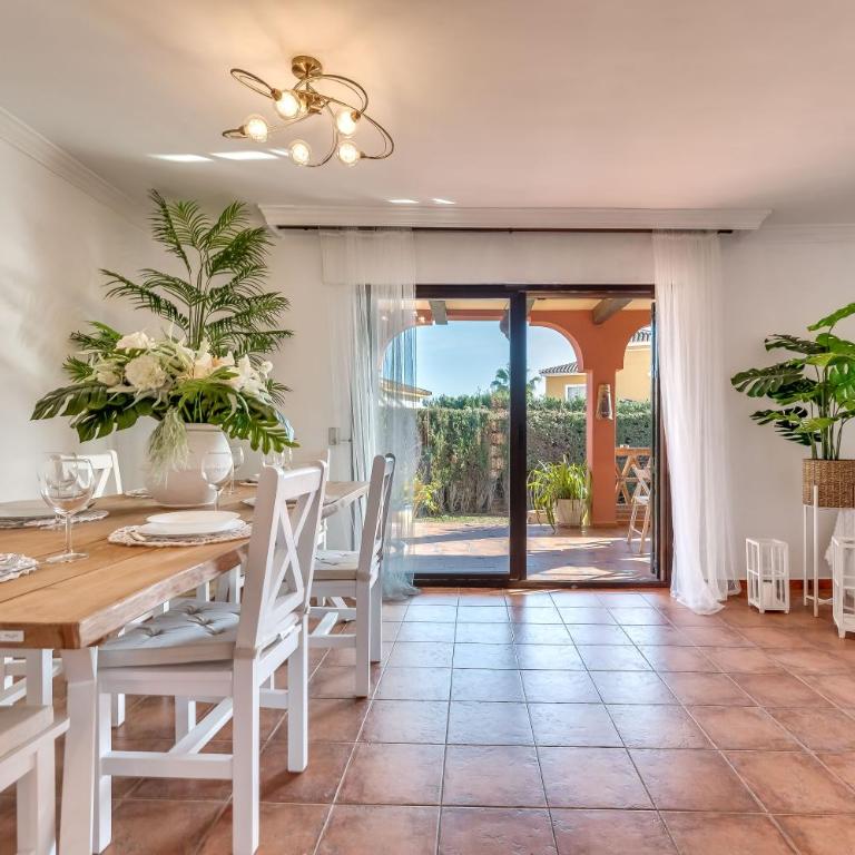 Classic 5 BDRM Andalucian Villa w Pool & Sea View - Villa with Private Pool - 11