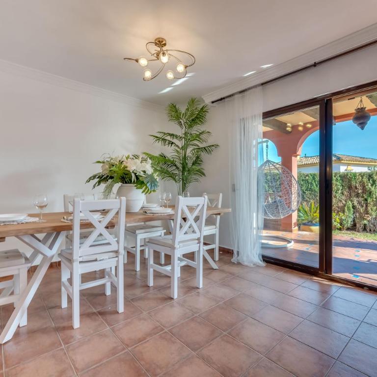 Classic 5 BDRM Andalucian Villa w Pool & Sea View - Villa with Private Pool - 12