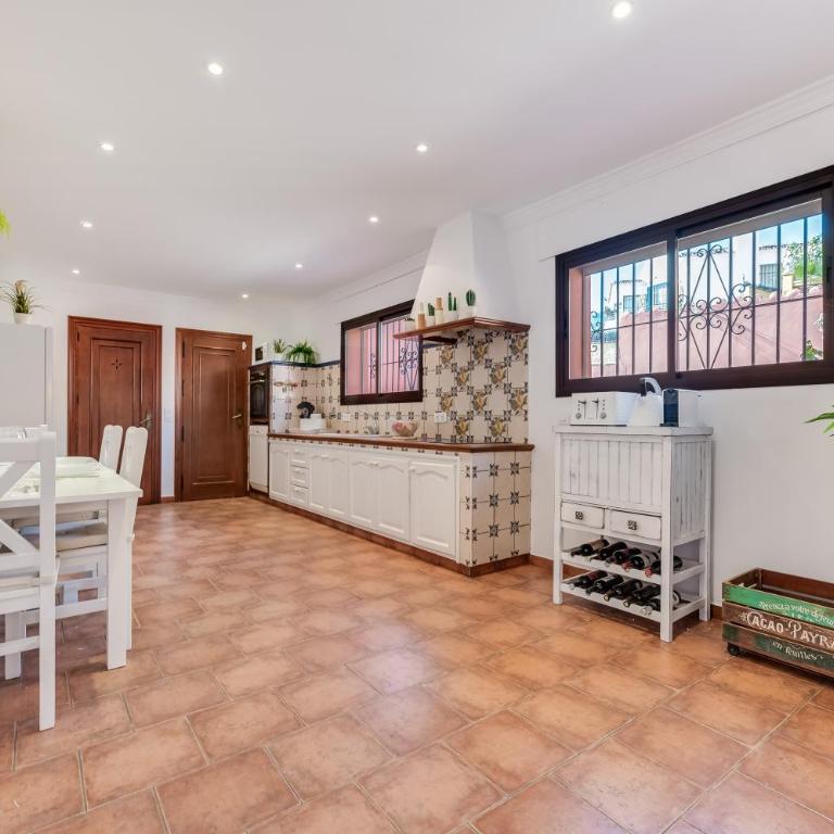 Classic 5 BDRM Andalucian Villa w Pool & Sea View - Villa with Private Pool - 15