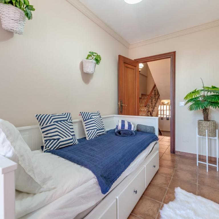 Classic 5 BDRM Andalucian Villa w Pool & Sea View - Villa with Private Pool - 37