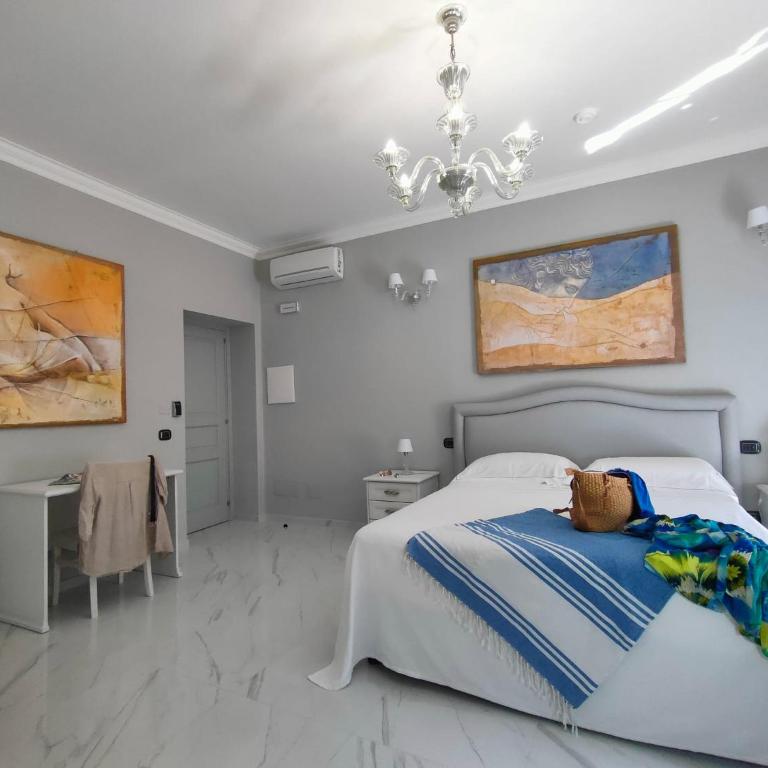 Lipari Suite B&B - Camera Familiare con Vista Interna - 17