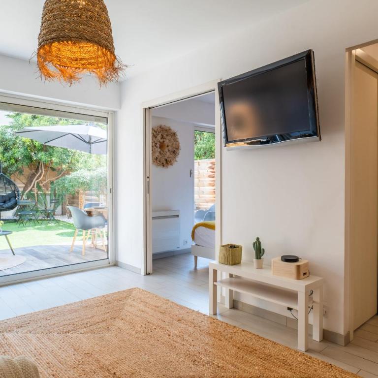 Cozy 1-Br Apartment heart of Palm Beach district - Apartment - 44
