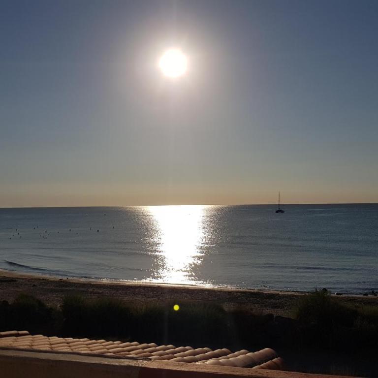 Front de mer, vue à 180° sur la méditerranée, accès direct plage - Appartement 1 Chambre - 9