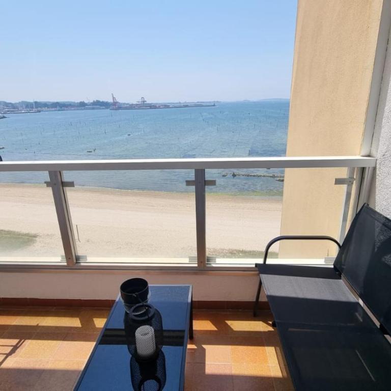 Seaside Apartment Sleeps 6 with Balcony - Apartamento - 1