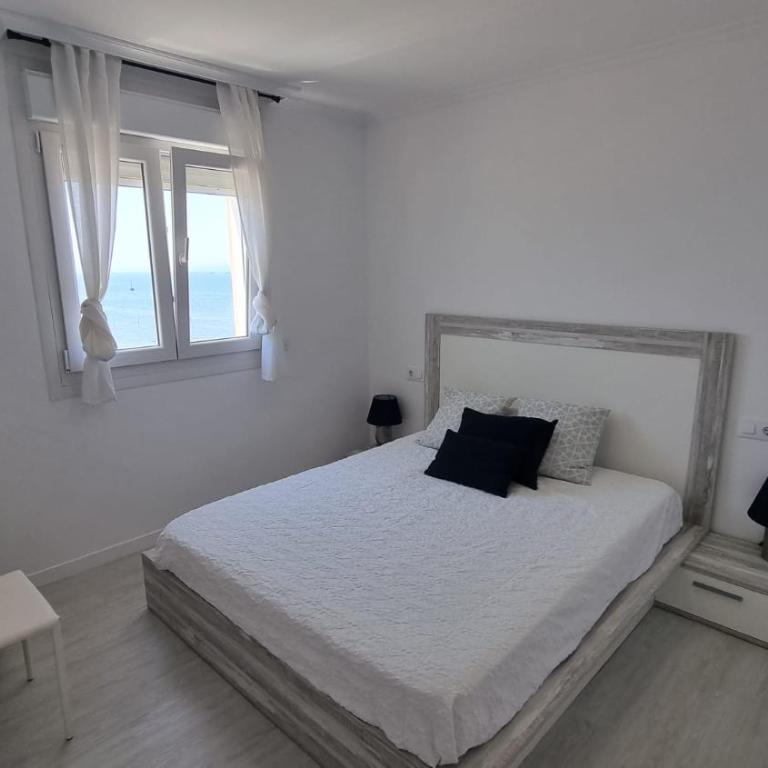 Seaside Apartment Sleeps 6 with Balcony - Apartamento - 8