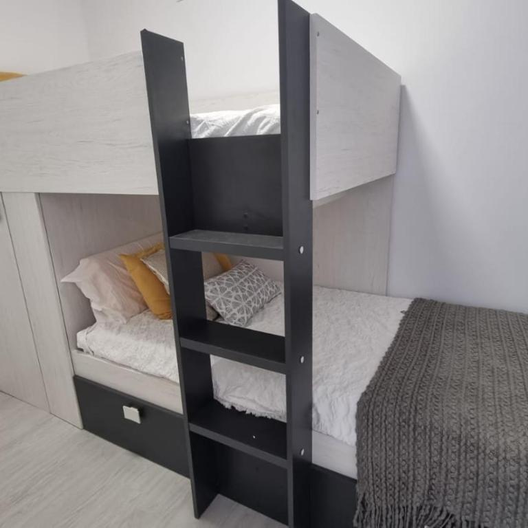 Seaside Apartment Sleeps 6 with Balcony - Apartamento - 11