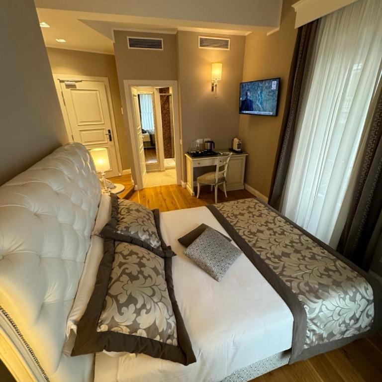 Domus Camillus - Deluxe Double Room with Balcony - 4