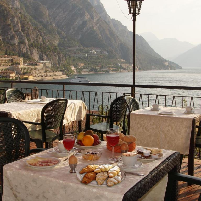 Hotel Alla Noce - Camera Matrimoniale con Balcone e Vista Lago - 10