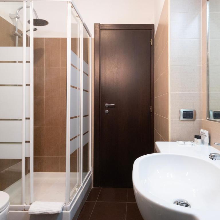 Cloud 9 Hotel - Camera Matrimoniale con Bagno Privato - 25