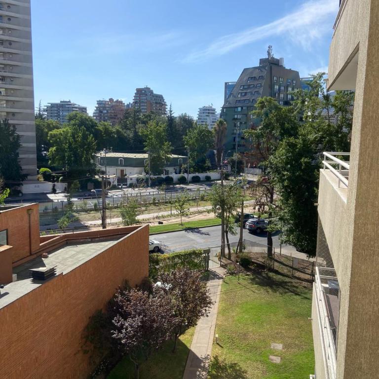Amplio departamento inmejorable ubicacion - Three-Bedroom Apartment with Balcony - 8
