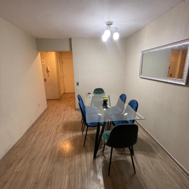 Amplio departamento inmejorable ubicacion - Three-Bedroom Apartment with Balcony - 10