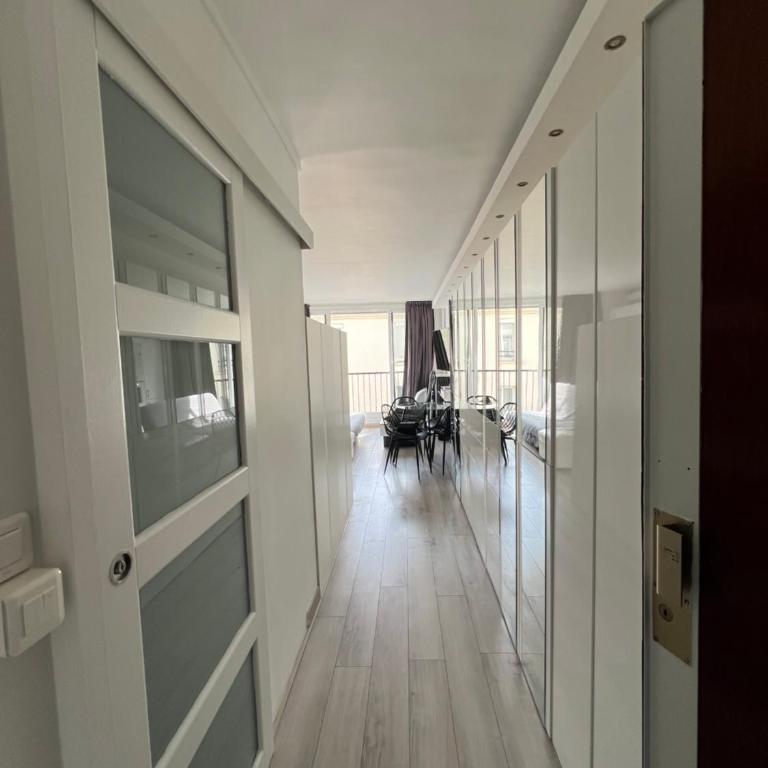 Apartment Like HOME with AC, Arc de Triomphe, Champs Élysées, Tour Eiffel - Studio avec Balcon - 17