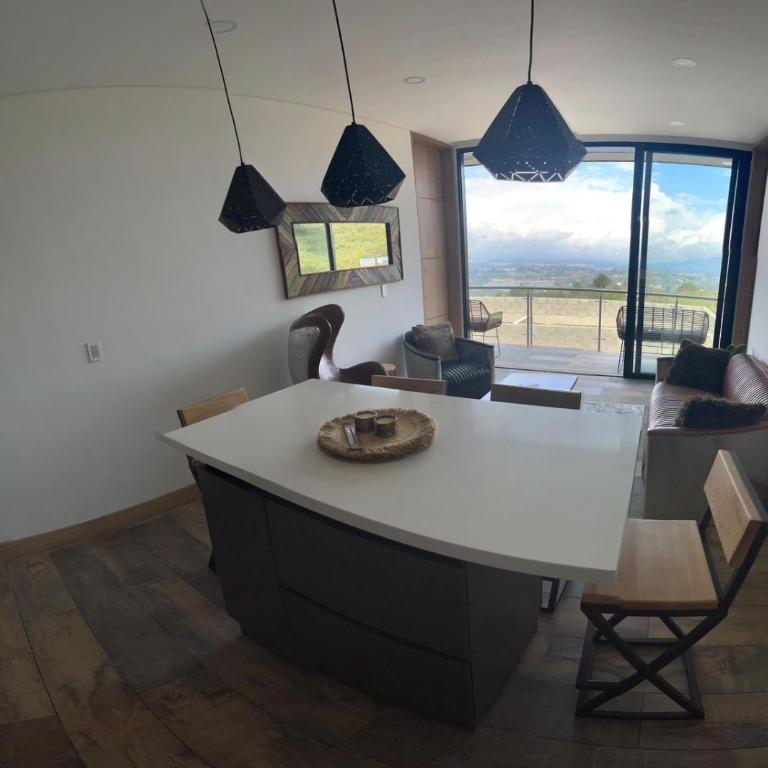 Montecielo Hosting - Habitación Familiar con vistas al lago - 6