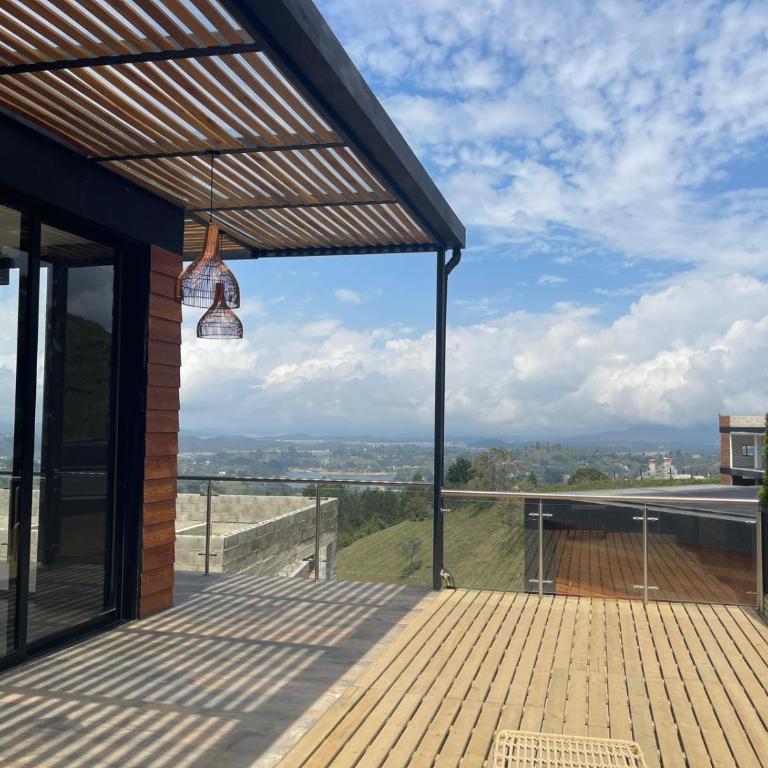 Montecielo Hosting - Habitación Familiar con vistas al lago - 4