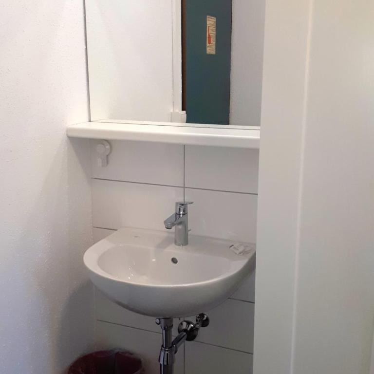 Jugendherberge Innsbruck - Youth Hostel - Einzelzimmer mit eigenem Bad - 7