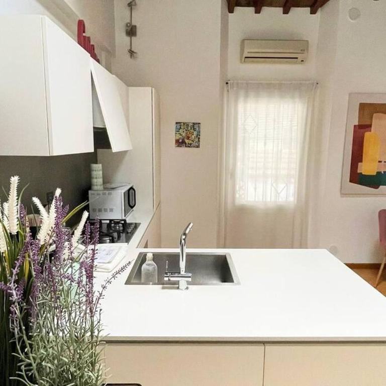 Romantic Apartment in Florence - One-Bedroom Apartment - 13