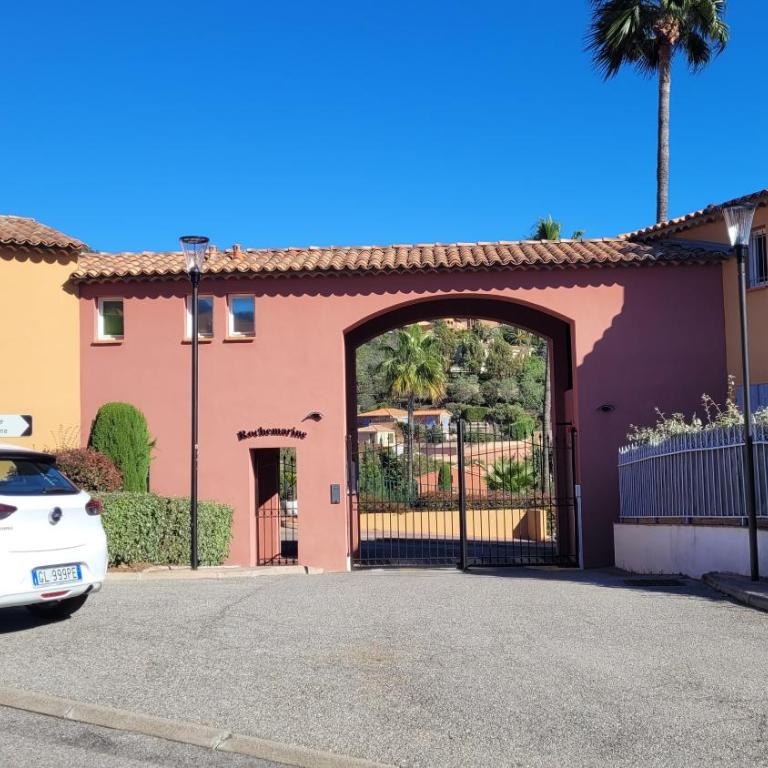 SEAVIEW house - 6-min WALK TO BEACH & RESTAURANTS - Pool - Private underground garage box - Garden - near Cannes - Maison 2 Chambres - 30