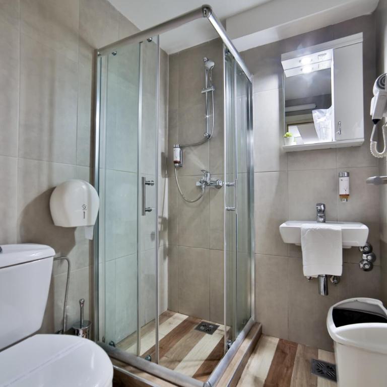 Garni House 46 Plus - Standardna Dvokrevetna Soba sa Bračnim Krevetom/Zasebnim Krevetima - 8