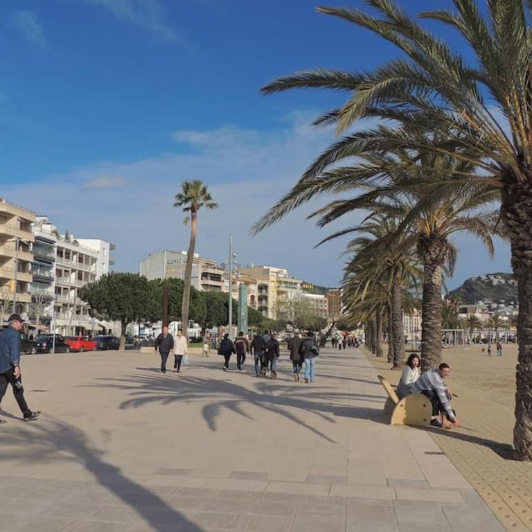Appartement Roses centre-ville 5 min de la plage - Two-Bedroom Apartment - 11