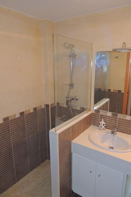 Appartement Roses centre-ville 5 min de la plage - Two-Bedroom Apartment - 14