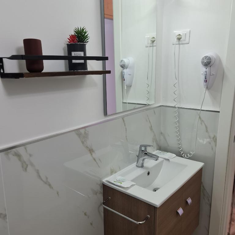 Mare Fuori B&B - Camera King Deluxe - 11