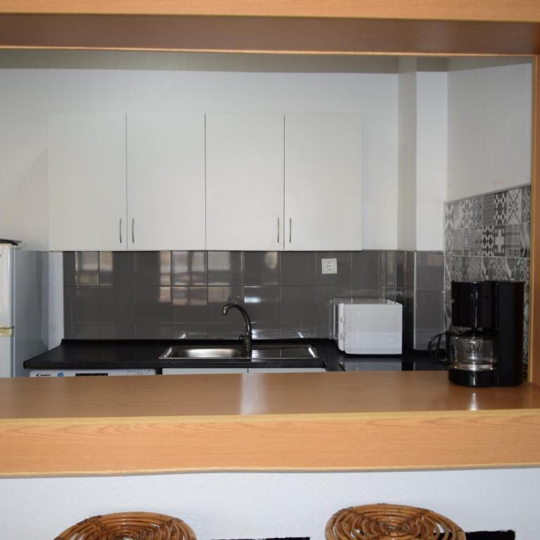 Luminoso apartamento que tiene amplia terraza, gran piscina y a 4 min de la playa - One-Bedroom Apartment - 12