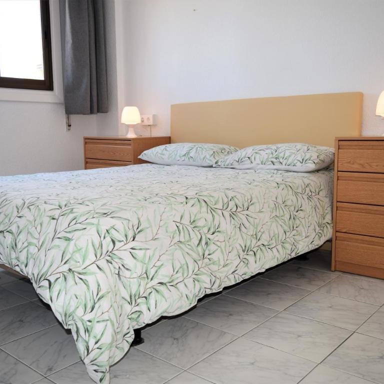 Luminoso apartamento que tiene amplia terraza, gran piscina y a 4 min de la playa - One-Bedroom Apartment - 4