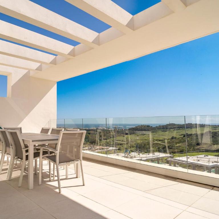 Awesome Apartment In Estepona With Swimming Pool - Apartamento de 3 dormitorios - 2