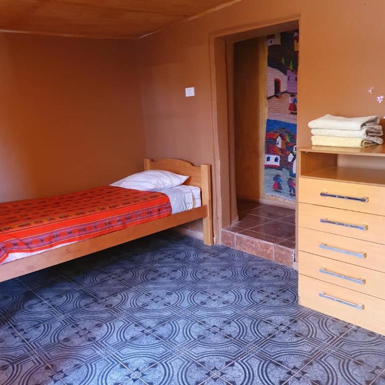 Hostal Candelaria - Habitación Triple con baño privado - 7