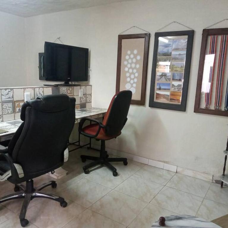 Espacios amplios con terraza y piscina spa - Three-Bedroom House - 12