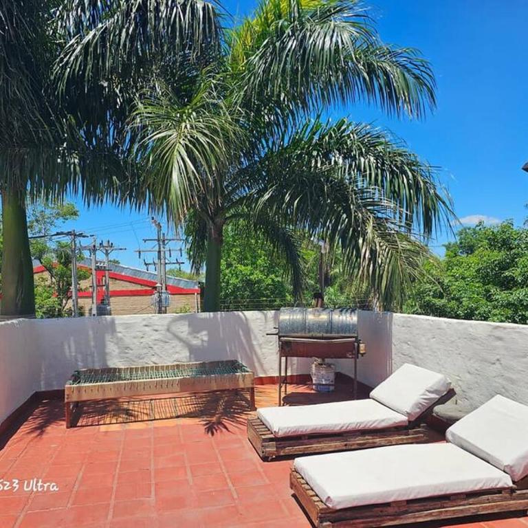Espacios amplios con terraza y piscina spa - Three-Bedroom House - 26