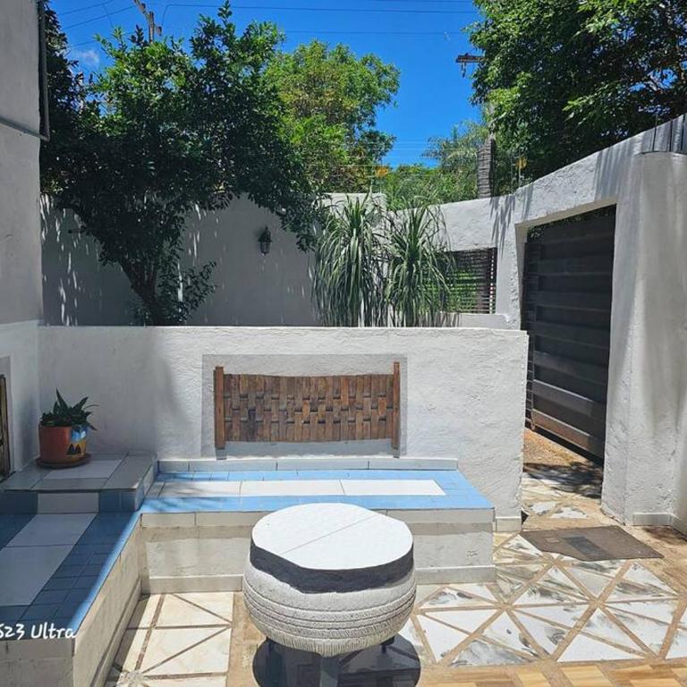 Espacios amplios con terraza y piscina spa - Three-Bedroom House - 28