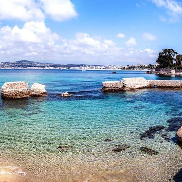 JUAN LES PINS, T2 Cosy et confortable, avec PARKING en sous-sol, proche plages et commerces - One-Bedroom Apartment - 1