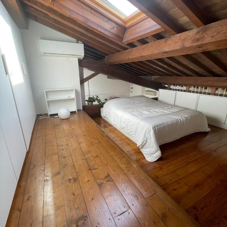 Romantic Apartment in Florence - One-Bedroom Apartment - 10