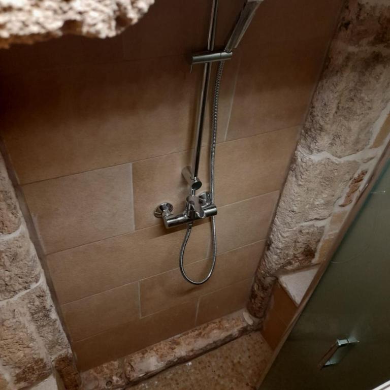 DOMUS CESARE - dimora storica totalmente in pietra nel cuore del centro storico con cabina doccia pietra in camera e zona relax esterna-historic residence entirely made of stone in the heart of the historic center with stone shower cabin in the room - Casa Vacanze - 13