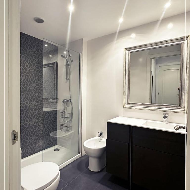 FIRA GRAN VIA II - Habitación Doble con baño privado - 3