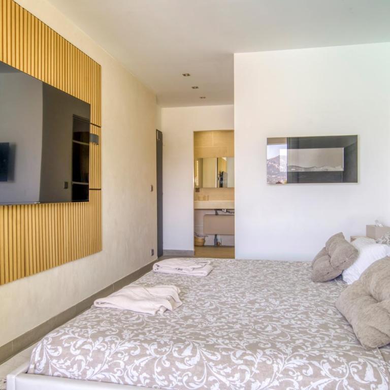 SUITE 20m2 DANS VILLA PISCINE JACUZZI - Chambre Double - Vue sur Piscine - 9