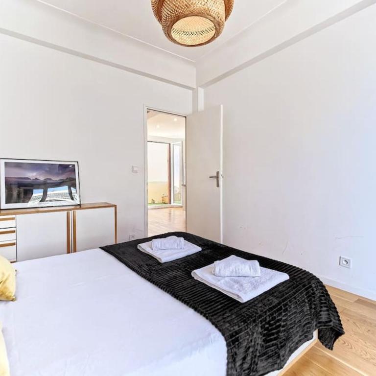 CENTRE VILLE-GRAND APPARTEMENT DE 50 M2 - COSY AVEC TERRASSE -Wifi - Appartement 1 Chambre - 2