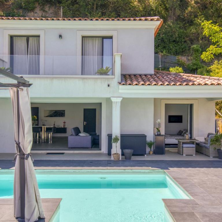SUITE 20m2 DANS VILLA PISCINE JACUZZI - Chambre Double - Vue sur Piscine - 34