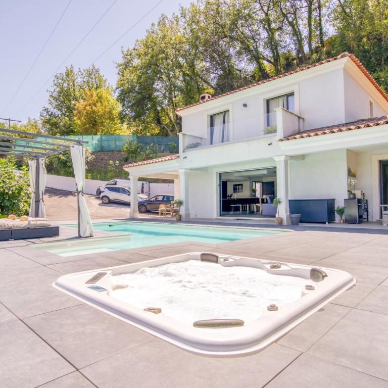 SUITE 20m2 DANS VILLA PISCINE JACUZZI - Chambre Double - Vue sur Piscine - 3
