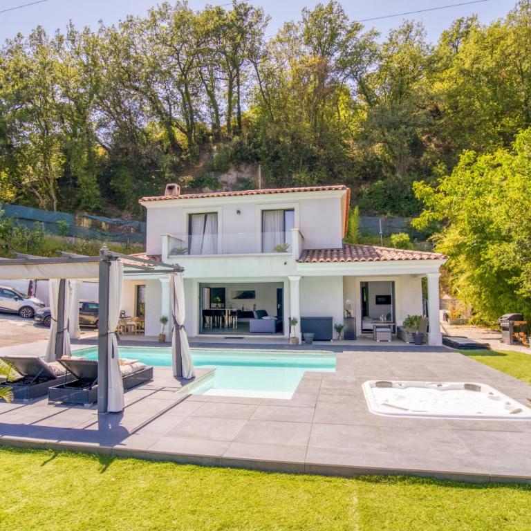 SUITE 20m2 DANS VILLA PISCINE JACUZZI - Chambre Double - Vue sur Piscine - 2