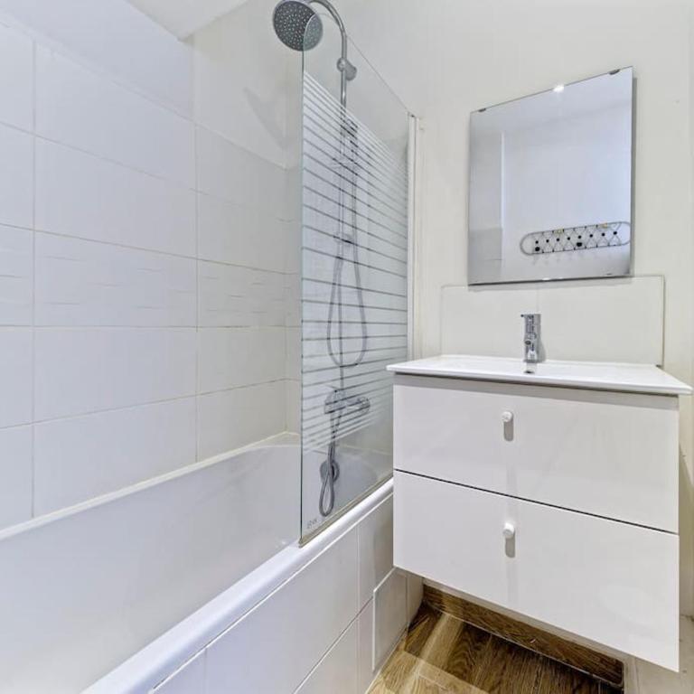 CENTRE VILLE-GRAND APPARTEMENT DE 50 M2 - COSY AVEC TERRASSE -Wifi - Appartement 1 Chambre - 22