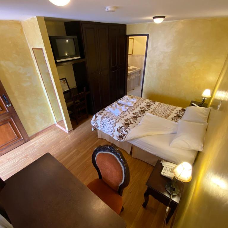 Golden Rest Latacunga - Standard Double Room - 2