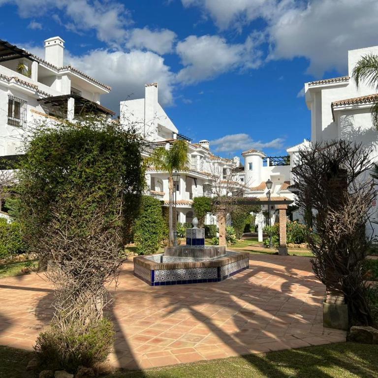 Beautiful 2 bedroom Apartment in Puerto Banus ! - Apartamento de 2 dormitorios - 32