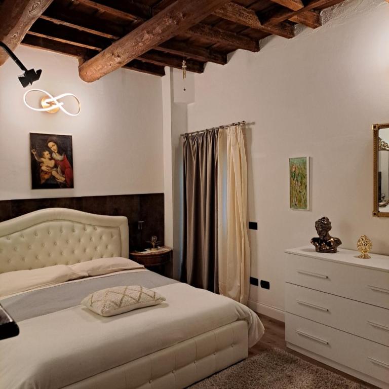 Centro storico, Centralissimo LUXURY SMERALDO SUITE Doccia Idromassaggio , cesto con piccola colazione - Appartamento con 1 Camera da Letto - 8