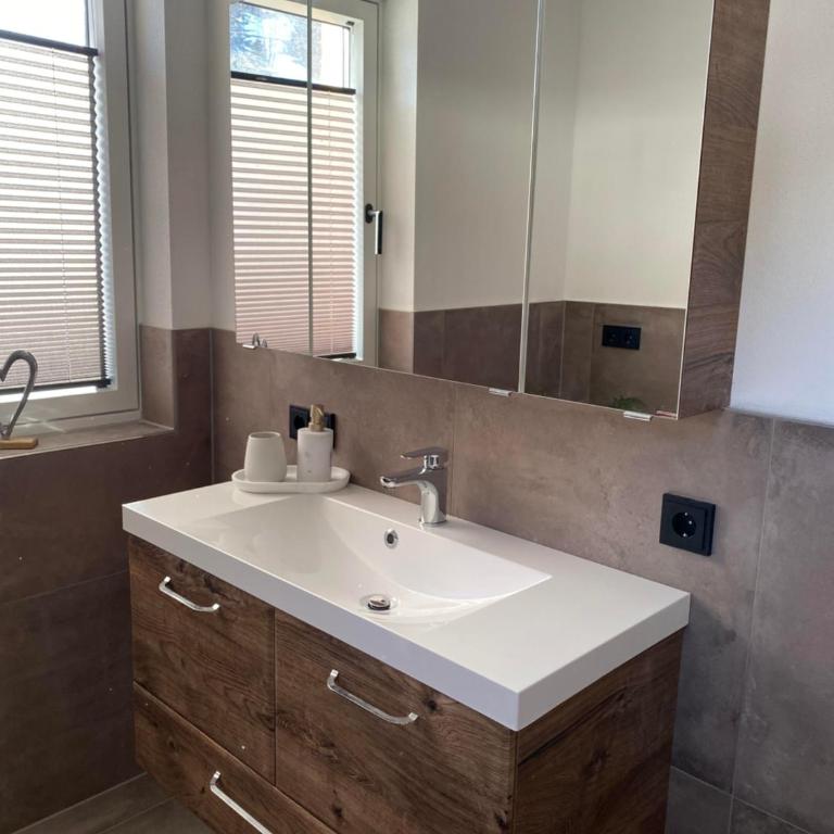 Ferienwohnung Sunnseit - Apartment mit Dusche - 10