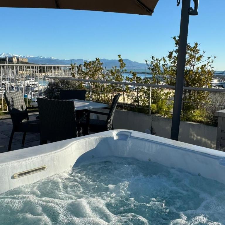 Penthouse vue mer avec Rooftop,Jacuzzi,et parking privé - Appartement - Vue sur Mer - 2